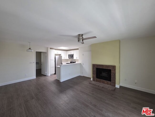 property at 2638 S Barrington Ave