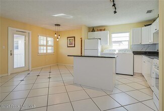 11 Vista Palm Ln in Vero Beach, FL - Building Photo - Building Photo