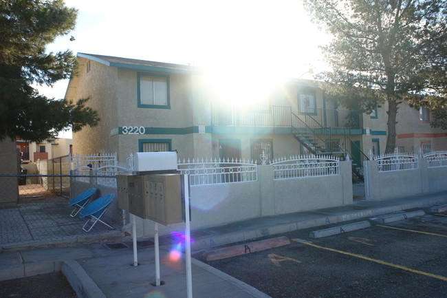 Arroyo Apartments in North Las Vegas, NV - Building Photo - Building Photo