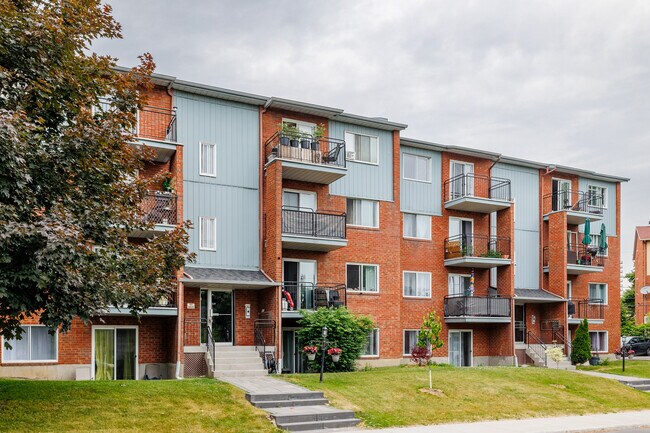 665 70E Av in Laval, QC - Building Photo - Building Photo