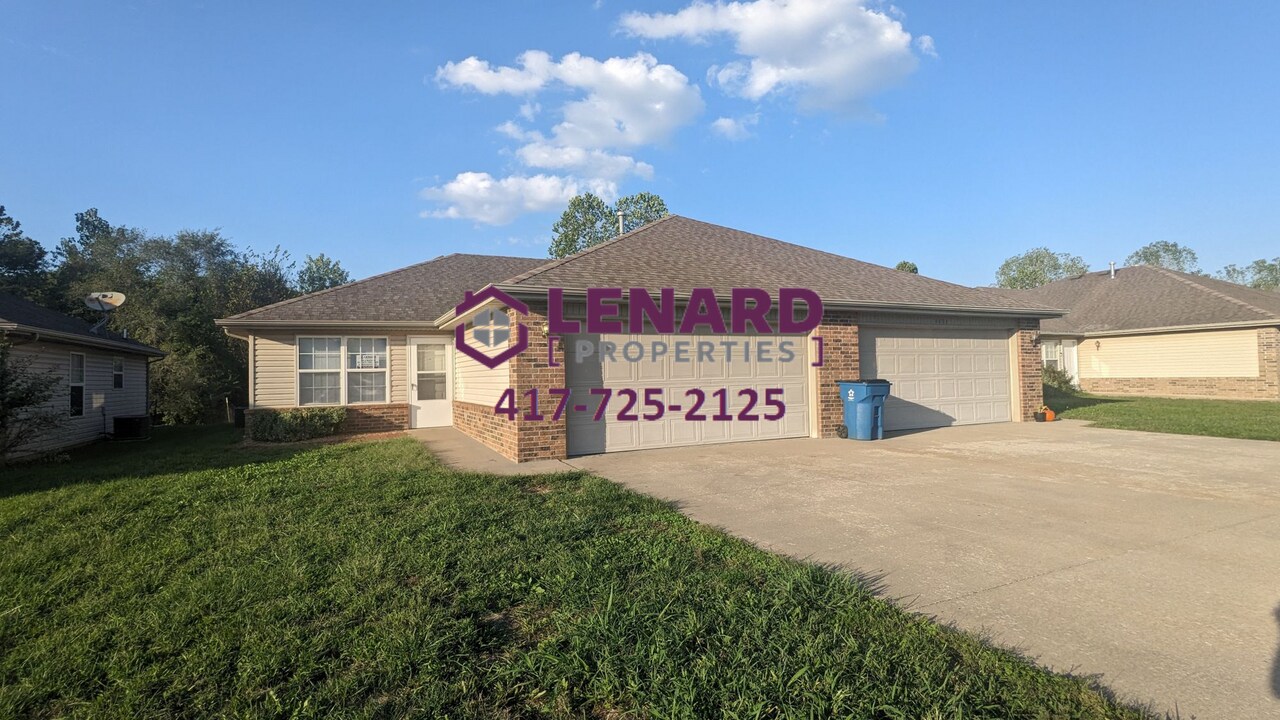 4433-4435 W La Siesta St in Springfield, MO - Building Photo