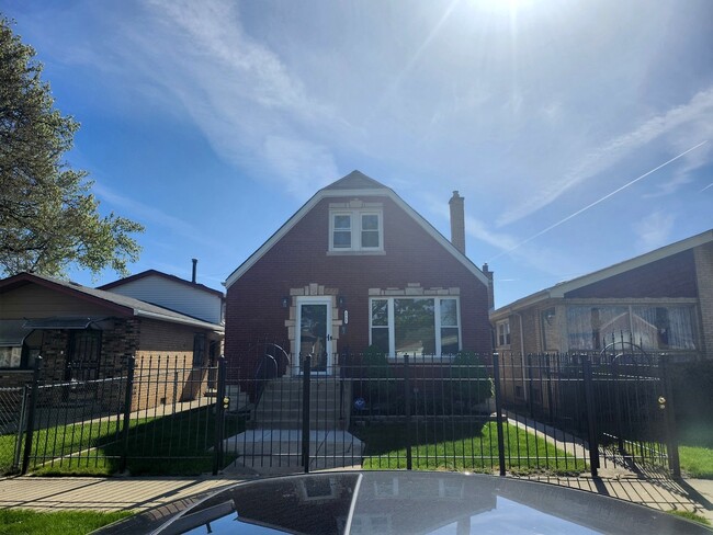 8731 S Constance Ave in Chicago, IL - Building Photo - Building Photo