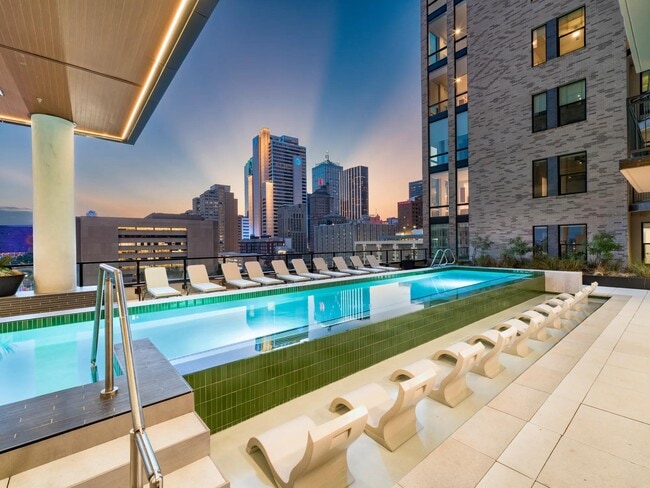 Modera St. Paul in Dallas, TX - Foto de edificio - Building Photo
