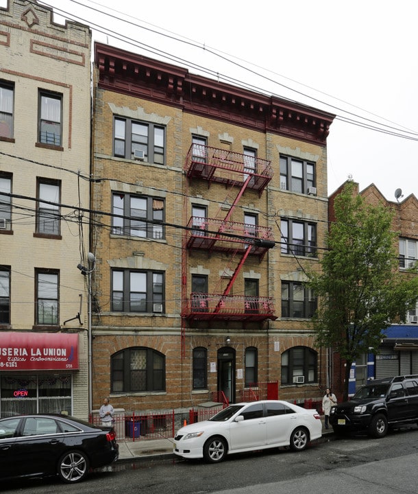 5704-5706 Hudson Ave in West New York, NJ - Building Photo