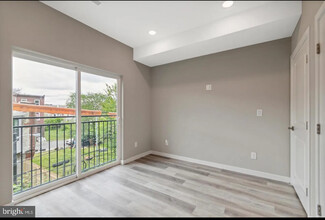 2424 Nicholas St in Philadelphia, PA - Building Photo - Building Photo
