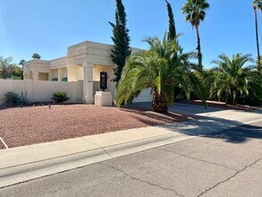 6713 E Kelton Ln in Scottsdale, AZ - Building Photo - Building Photo