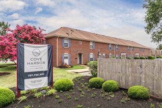 Cove Harbor Townhomes in Hampton, VA - Building Photo - Building Photo