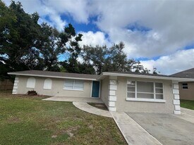 320 Cardinal Rd in Venice, FL - Building Photo