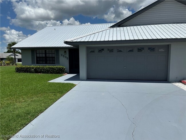 property at 2505 N Orangewood St