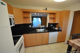 609 NE 14th Ave-Unit -702 in Hallandale Beach, FL - Building Photo - Building Photo