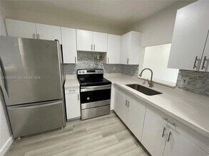 365 NE 125th St in North Miami, FL - Building Photo - Building Photo
