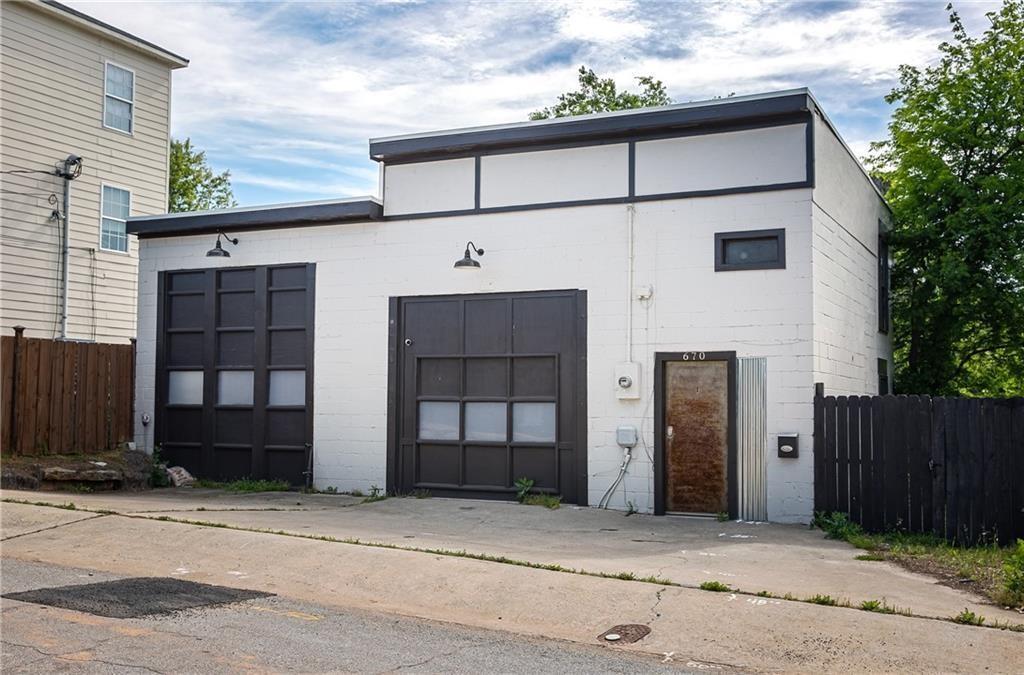 670 Terry St SE in Atlanta, GA - Foto de edificio