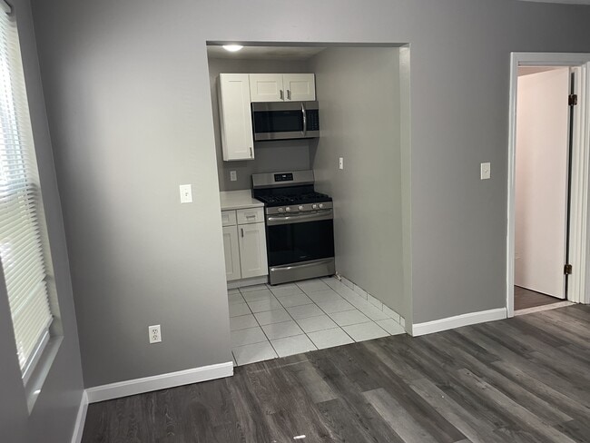 8 Cheever Ct, Unit 1