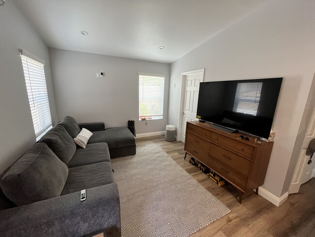 property at 3640 Catalina Dr