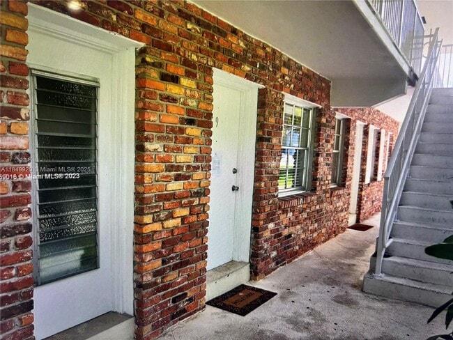 100 Sunrise Dr in Miami, FL - Building Photo - Building Photo