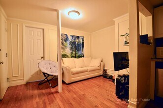 238 Everett St, Unit 1 in Boston, MA - Foto de edificio - Building Photo