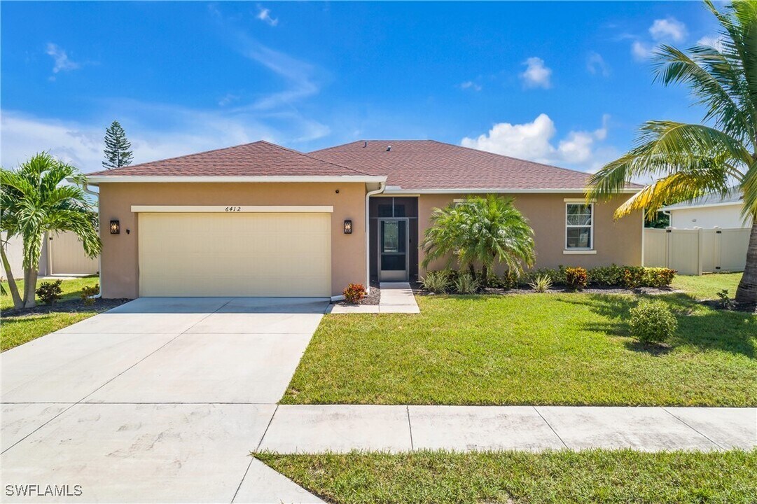 6412 Estero Bay Dr in Ft. Myers, FL - Building Photo