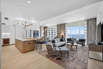 525 N Fort Lauderdale Beach Blvd in Fort Lauderdale, FL - Foto de edificio - Building Photo