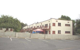 1685 N Summit Ave in Pasadena, CA - Building Photo