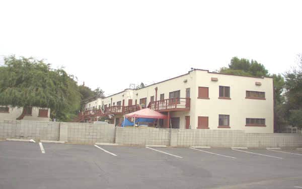 1685 N Summit Ave in Pasadena, CA - Building Photo