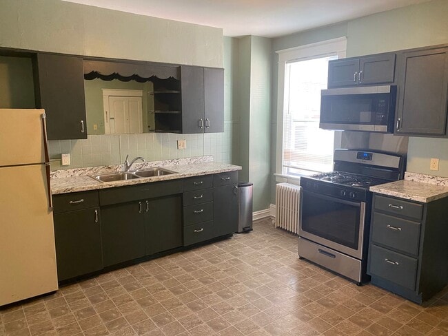 property at 624 E King St