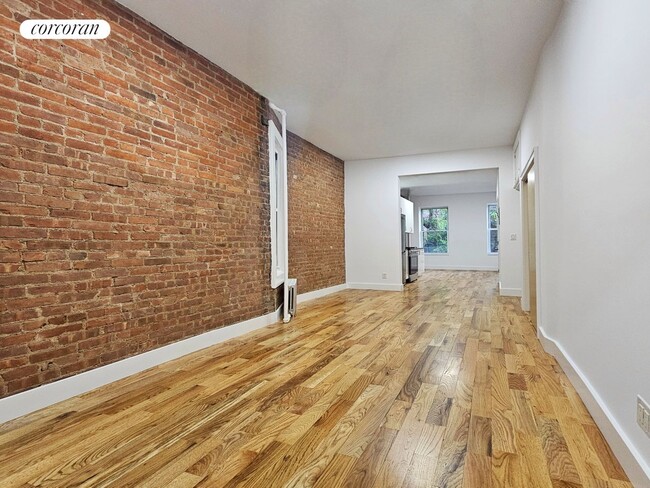 104 Bedford Ave in Brooklyn, NY - Building Photo - Building Photo