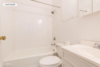 220 Avenue A in New York, NY - Building Photo - Building Photo