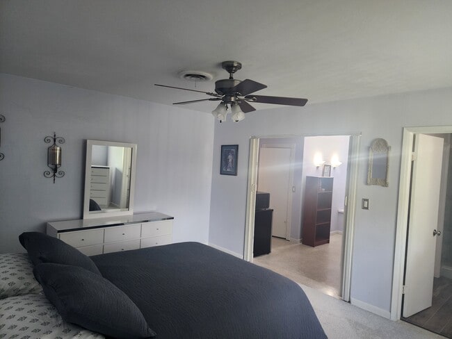 property at 465 S Fig Tree Ln