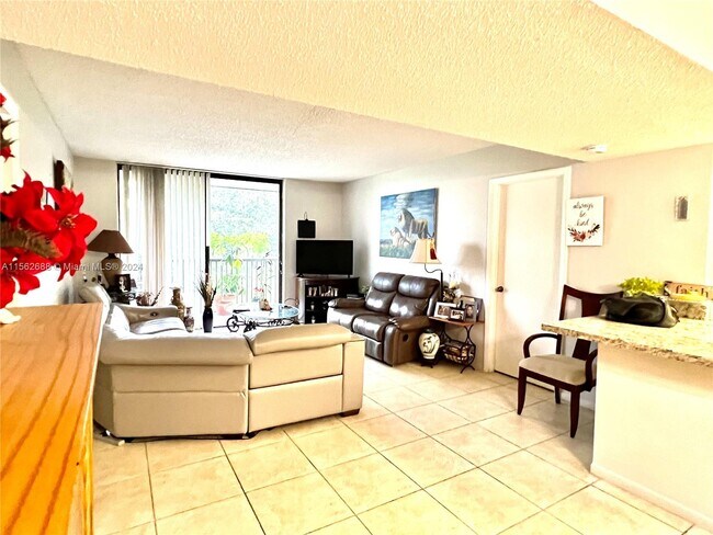 5530 NW 44th St, Unit 310C in Lauderhill, FL - Foto de edificio - Building Photo