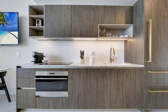 33 NE 2nd Ave in Miami, FL - Building Photo - Building Photo