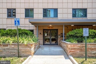 1200 S Arlington Ridge Rd, Unit 612 in Arlington, VA - Building Photo - Building Photo