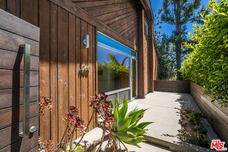 1260 Linda Flora Dr in Los Angeles, CA - Building Photo - Building Photo
