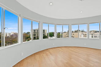 The Oakhurst Moderne in Beverly Hills, CA - Building Photo - Building Photo