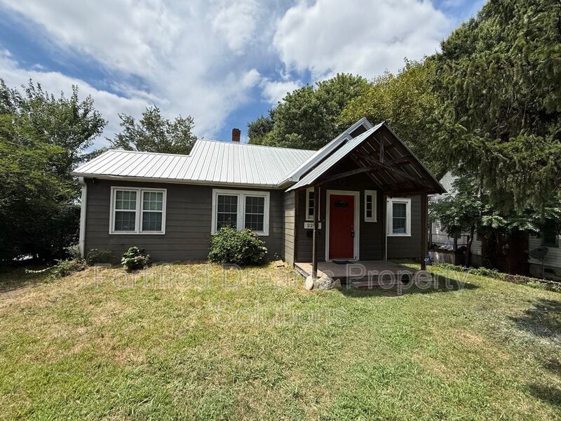 2232 Ivy Ave in Winston-Salem, NC - Building Photo