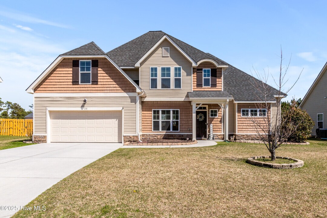 110 Pine Lakes Dr in Maple Hill, NC - Building Photo
