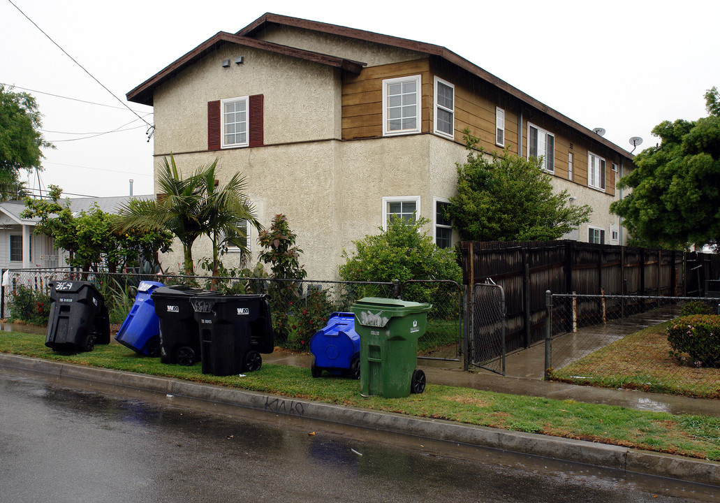 3929 W 105th St in Inglewood, CA - Building Photo