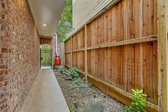 4010 Blossom St in Houston, TX - Building Photo - Building Photo