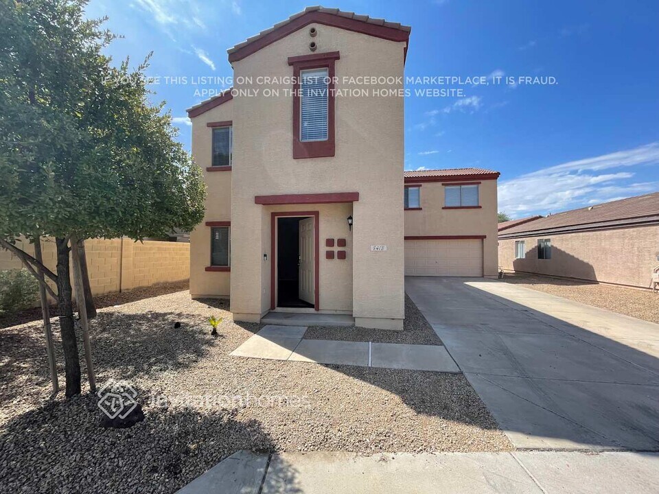 8413 W Flavia Haven in Tolleson, AZ - Foto de edificio