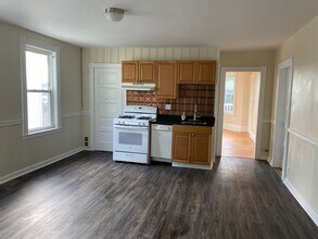 17 Hazel St in Salem, MA - Building Photo - Building Photo