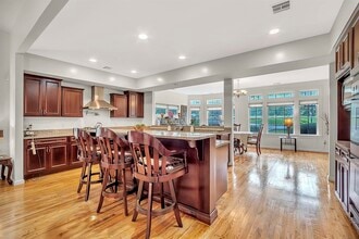 8 Mary Ct in Mahwah, NJ - Building Photo - Building Photo