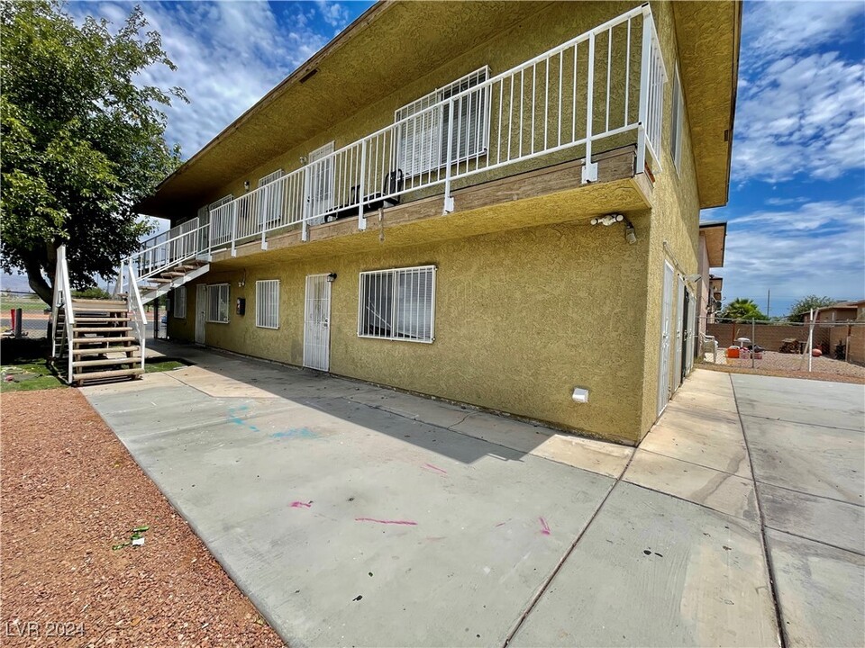 3427 E Cheyenne Ave in North Las Vegas, NV - Building Photo