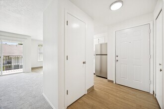 Reflections Hidden Creek Apartments in Keizer, OR - Building Photo - Building Photo