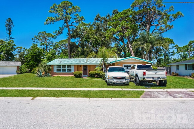 property at 2432 Breakwater Cir