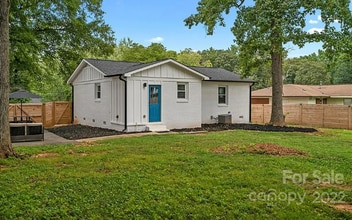 3709 Sargeant Dr in Charlotte, NC - Building Photo - Building Photo