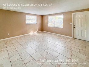 5850 Colonial Dr in Sarasota, FL - Building Photo - Building Photo