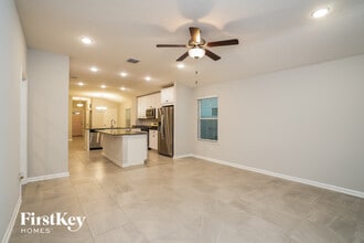 13816 Harlowton Ave in Jacksonville, FL - Foto de edificio - Building Photo