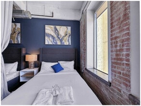 555 Evergreen St in Dallas, TX - Foto de edificio - Building Photo