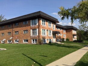 430 W Stevens Dr, Unit ONE BED in Addison, IL - Building Photo - Building Photo