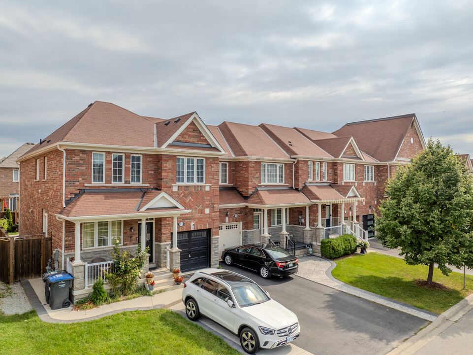 3 Shediac Rd in Brampton, ON - Building Photo