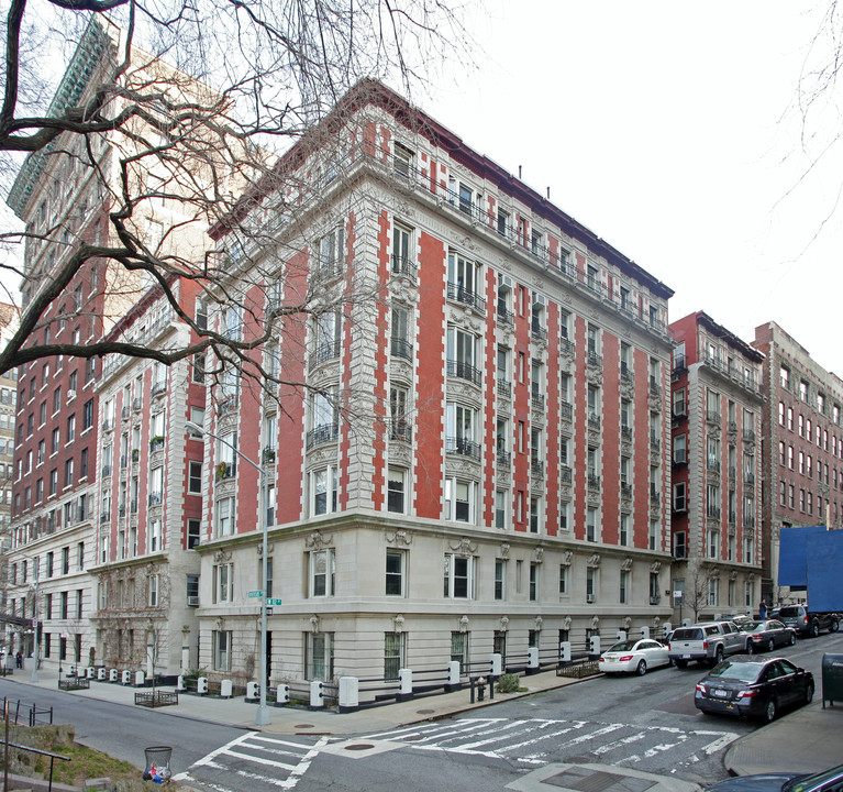 Fowler Court in New York, NY - Building Photo